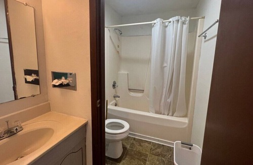 Wisconsin Rapids Apartment | Unit #21 - Snooze Motel