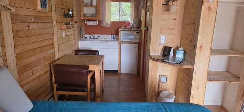Cedaredge Cabin | Unit 3 at the Cedaredge Lodge Pet Friendly