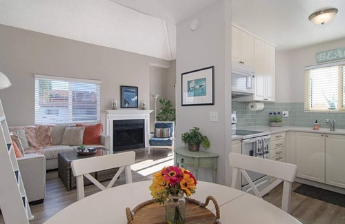 Pacific Beach Apartment | Unit 3 · Best in Pacific Beach, 2bedroom+loft! 5*sanitized