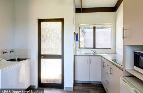 Kaiteriteri House | Unit 3 Kaiteri Apartments and Holiday Homes