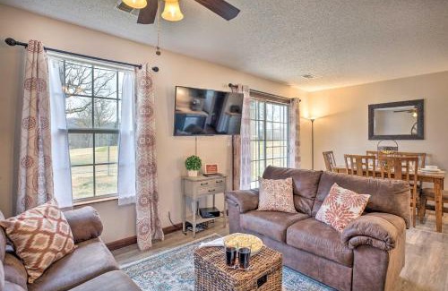 Table Rock Apartment | Unit 3 Mi to Branson Strip! Pool, Step-Free Access