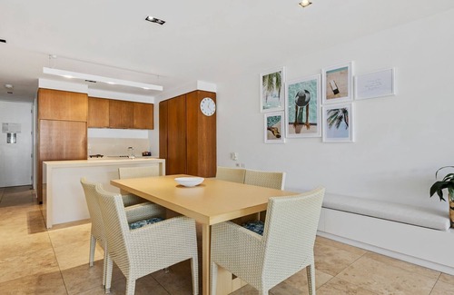 Rainbow Beach Apartment | Unit 3 Plantation Resort - Rainbow Beach. Air conditioned. Pool and outdoor spa. Plantation Resort.