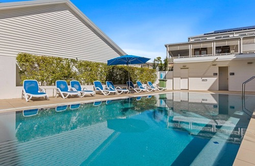 Rainbow Beach Apartment | Unit 3 Plantation Resort - Rainbow Beach. Air conditioned. Pool and outdoor spa. Plantation Resort.