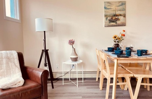 Town Centre Apartment | unit #302 Mountain view 2 beds in DT