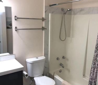 Town Centre Apartment | unit #302 Mountain view 2 beds in DT