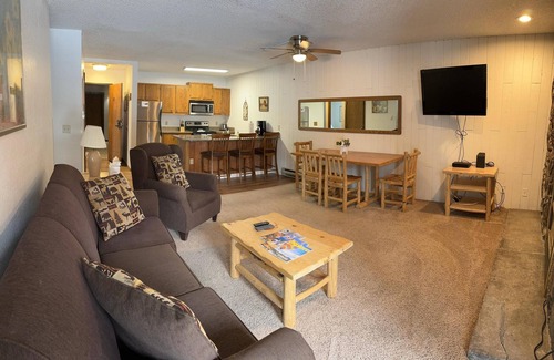 Old Town Condo | Unit 313 - Updated Condo