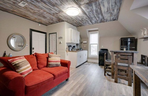Clarksville Condo | Unit #4 117 Marion St