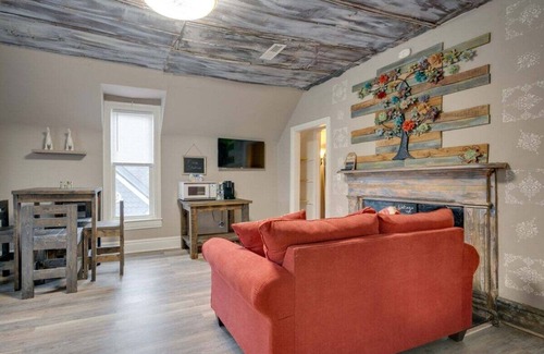 Clarksville Condo | Unit #4 117 Marion St
