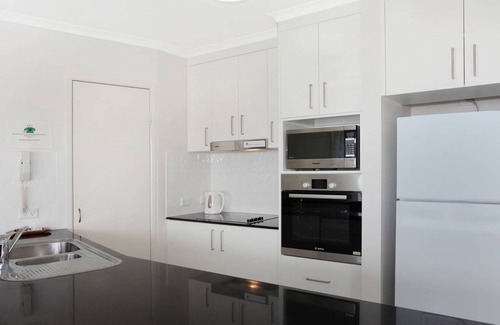Coolum Beach Apartment | Unit 4 'Beaumont Sur Mer'