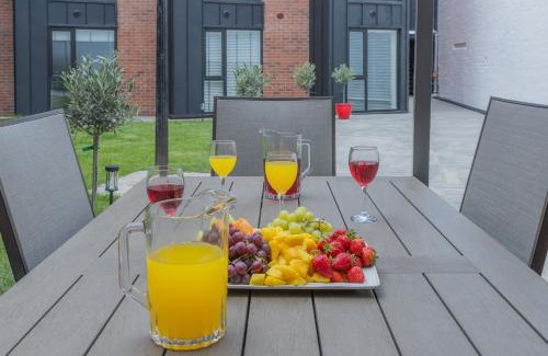 Sheffield Apartment | Unit 4 Modern & Comfy 1-BR Flat, Near bramall Lane, Free WIFI, Secure parking