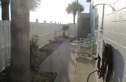 Ocean Grove Terrace House | Unit 4 Oceanside 2Bd 1Ba Condo In Ormond-By-The-Sea w/Large Private Beach Deck