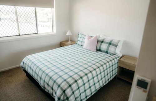 Allenstown Apartment | Unit 4, Rocky CBD