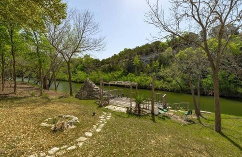 Liberty Hill House | Unit 4 Unique 2-Bedroom Near the River!