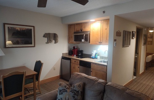 Crested Butte Condo | Unit #465 Charming 1-bedroom condo in with WiFi, fitness room, pool, hot tub.