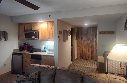 Crested Butte Condo | Unit #465 Charming 1-bedroom condo in with WiFi, fitness room, pool, hot tub.