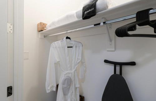 Shaw Apartment | Unit 5 Cozy 1 Bed Room with Queen Bed plus Sofa Pullout