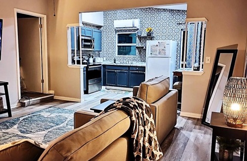 Bacliff Apartment | Unit 5 - Sunshine Bungalow 5 miles from Kemah
