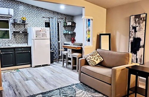 Bacliff Apartment | Unit 5 - Sunshine Bungalow 5 miles from Kemah