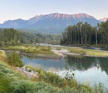 East Kootenay House | Unit 542 Fernie Ski Bike Fish Double Queen Room on the River