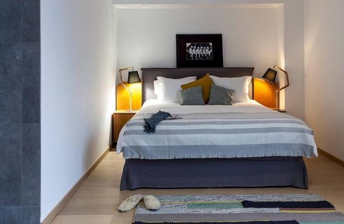 Dieweg House | Unit 6 - Colorful Smart Home Triplex Private Garden & Parking