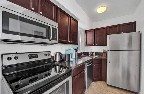 North Beach Apartment | UNIT #6 Waves on Desoto 1 bedroom with pool
