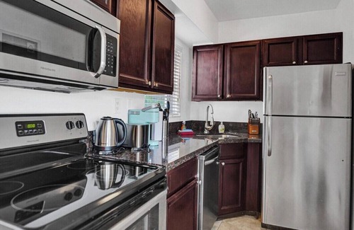 North Beach Apartment | UNIT #6 Waves on Desoto 1 bedroom with pool