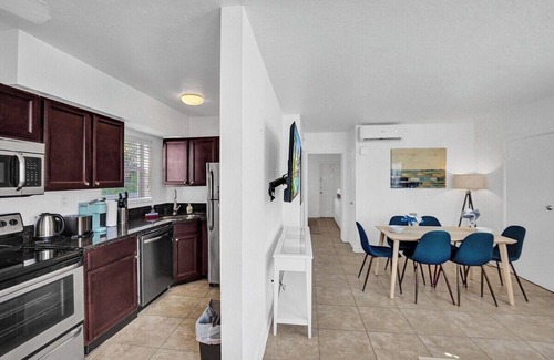 North Beach Apartment | UNIT #6 Waves on Desoto 1 bedroom with pool