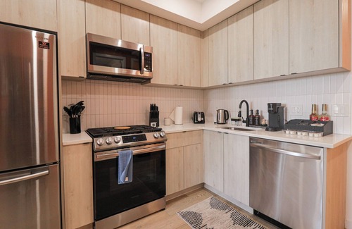 Kingman Park Bed & Breakfast | Unit 7:Charming 2-bedroom apartment with AC in Washington