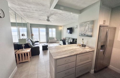 Northeast Virginia Beach Apartment | Unit 706 -Relaxing Oceanfront Condo w/2 Queen Beds