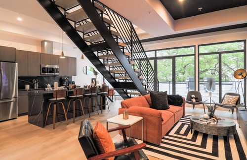 Shaw Bed & Breakfast | Unit 8: Spacious 2BR Penthouse | Sleeps 8