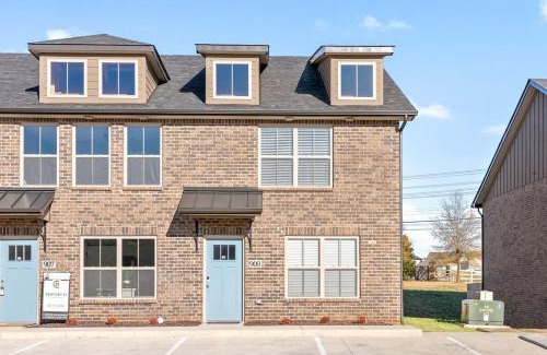 Clarksville House | Unit #908 Peachers Place Townhomes