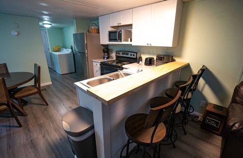 Newtown House | Unit B: 20 Sec Ride to Trails, Sleeps 10. King