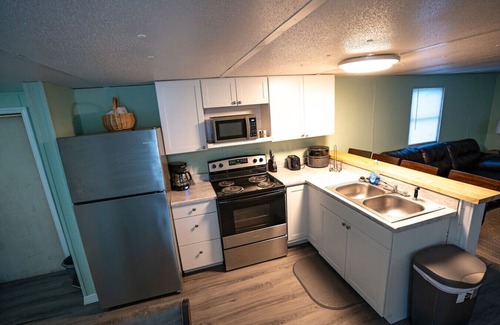 Newtown House | Unit B: 20 Sec Ride to Trails, Sleeps 10. King