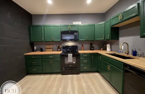 Clarkdale House | Unit #B: Down the Rabbit Role Amazing Views