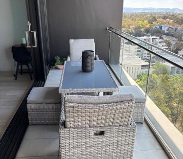 Belconnen Apartment | Unit in Belconnen sleep up to 4 - 2Brm, 2 Bath