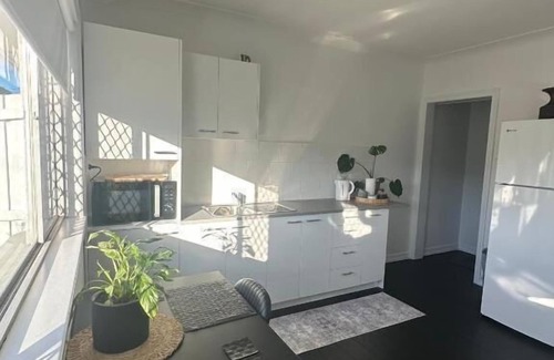 Brighton Apartment | "Unit on the Sea" - Brighton Q 4017