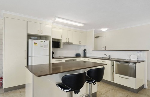 Woorim Apartment | Unit Opposite Beach + Pool