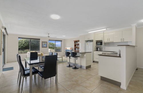 Woorim Apartment | Unit Opposite Beach + Pool