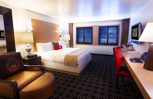 San Jose Hotel | Unit with Jacuzzi! Near Winchester Mystery House w/Parking! Rooftop Terrace