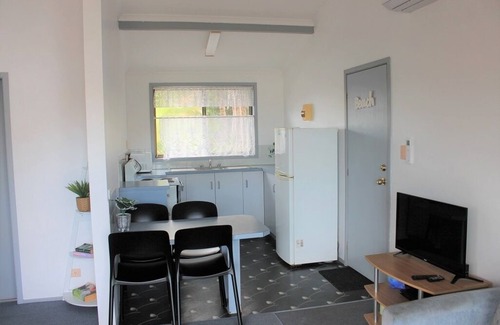 Scotts Head Apartment | Unit with Wi-Fi & Air Conditioning