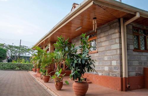 Nairobi House | United nations Bluezone stunning spacious cottage