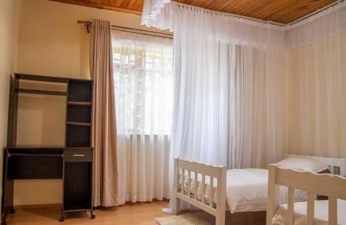 Nairobi House | United nations Bluezone stunning spacious cottage