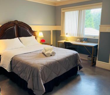 Queensborough Villa | Unitrip Queen bed Room 2