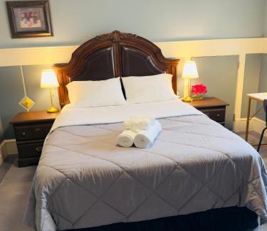 Queensborough Villa | Unitrip Queen bed Room 2