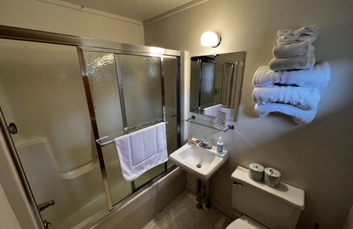 Moose River Cabin | Unity Sky Lodge