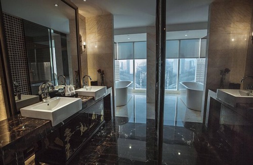 Xinshi District Hotel | Universal Hotel Urumqi