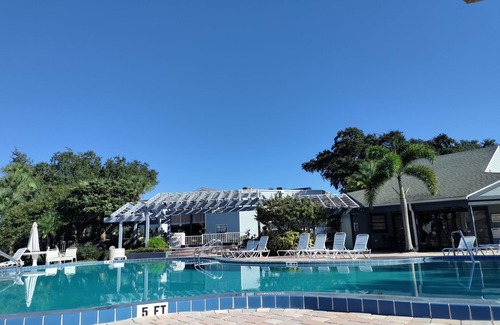 Ventura Condo | Universal studios ,Disney and easy shopping mall close by with many restaurants