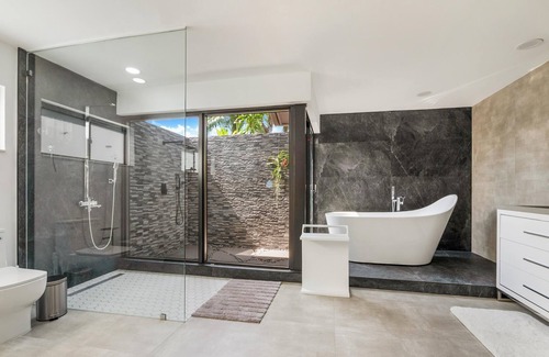 Ludlam Villa | Universal villa with pool, lake and Games