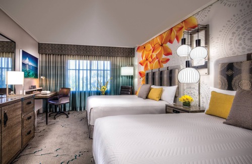 Florida Center Hotel | Universal’s Loews Royal Pacific Resort