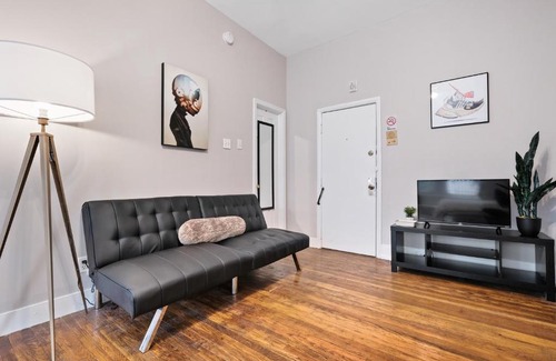 Spruce Hill Apartment | University City, Chic Studio Apartment by A.C.T.